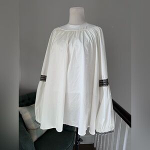 Elizabeth and James peasant top with black embroidery
Size 3X
